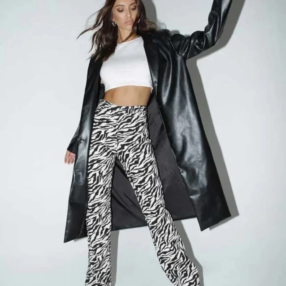 MOTEL ROCKS Woven Trouser in 90s Zebra | XS - Picture 1 of 9
